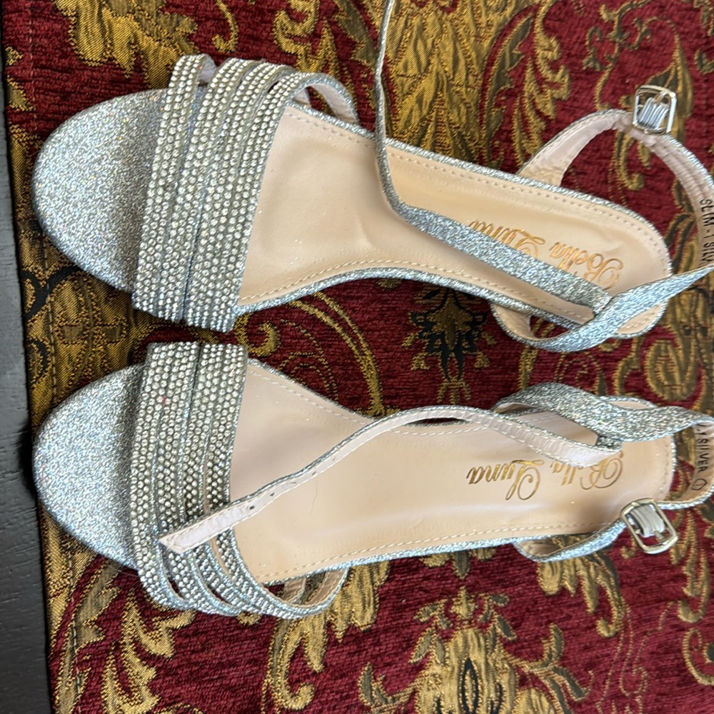Bella Luna, slim silver, heels
